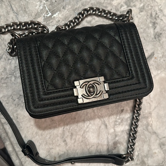 Inspired quilted purse - pleather with antique silver toned hardware - Picture 6 of 10